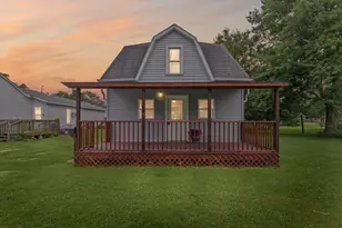 322 E Spruce St, Paxton, IL 60957 - Photo 1