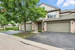 425 Ashwood Ct, Lindenhurst, IL 60046 - Photo 1