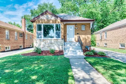 8916 S Sacramento Avenue, Evergreen Park, IL 60805 - Photo 1