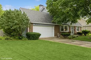 643 Darlington Ln, Crystal Lake, IL 60014 - Photo 1