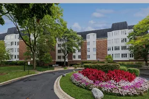 200 Lake Blvd, Buffalo Grove, IL 60089 - Photo 1