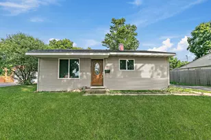 49 Wren Rd, Carpentersville, IL 60110 - Photo 1