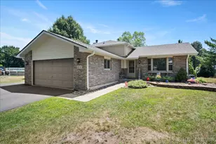 414 Bobcat Ct, Oswego, IL 60543 - Photo 1