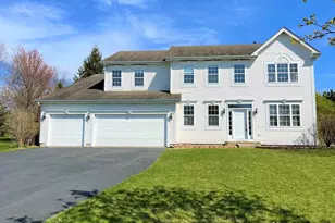 1637 Rolling Hills Dr, Crystal Lake, IL 60014 - Photo 1