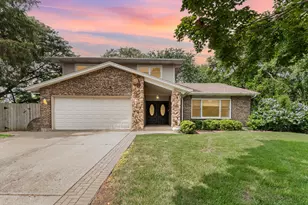 5 Swan Cir, Bolingbrook, IL 60440 - Photo 1