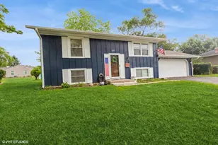 829 Springfield Dr, Roselle, IL 60172 - Photo 1