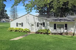 1602 E De Leon St, Freeport, IL 61032 - Photo 1