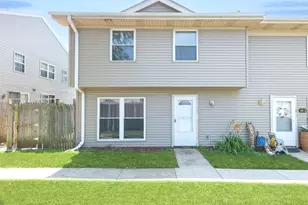 11 Fernwood Dr, Bolingbrook, IL 60440 - Photo 1