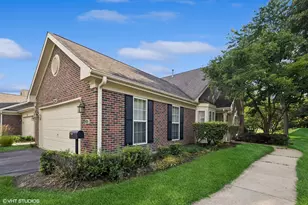 639 Clover Hill Ln, Elk Grove Village, IL 60007 - Photo 1