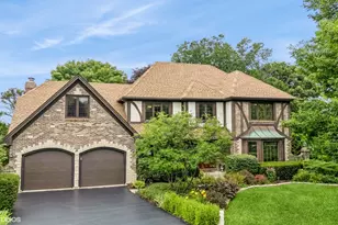 1S520 Swan Lake Ct, Wheaton, IL 60189 - Photo 1