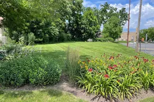 226 W Maple Ave, Libertyville, IL 60048 - Photo 1