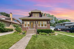 811 Robinhood Ln, La Grange Park, IL 60526 - Photo 1