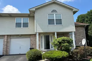 7423 Honey Locust Dr, Justice, IL 60458 - Photo 1