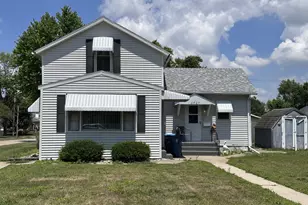 2027 10th St, Peru, IL 61354 - Photo 1