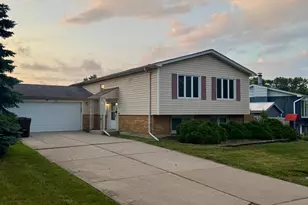 5756 Lancaster Dr, Oak Forest, IL 60452 - Photo 1