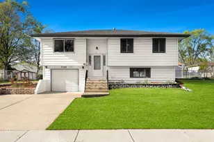 728 Boxwood Dr, Schaumburg, IL 60193 - Photo 1