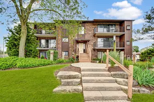 47 Pier Dr, Westmont, IL 60559 - Photo 1