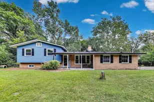 222 Bradwell Rd, Inverness, IL 60010 - Photo 1