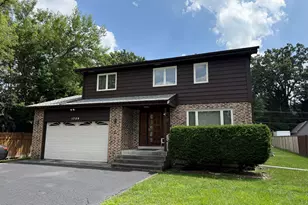 1709 E Kensington Rd, Mount Prospect, IL 60056 - Photo 1