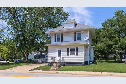 704 E Oakland Avenue, Bloomington, IL 61701 - Photo 1