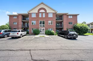 11103 W Cove Cir, Palos Hills, IL 60465 - Photo 1