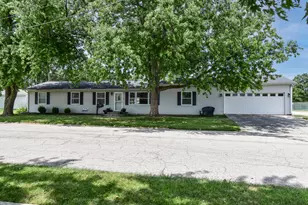 705 N Morrow St, Pontiac, IL 61764 - Photo 1