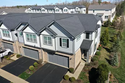3221 N Heritage Lane, Arlington Heights, IL 60004 - Photo 1