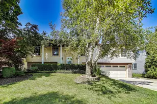 220 Stonegate Rd, Buffalo Grove, IL 60089 - Photo 1