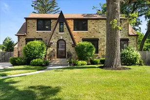 304 Laurel Ave, Libertyville, IL 60048 - Photo 1