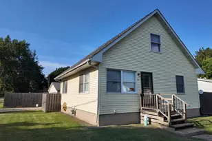 601 E Webster St, Clifton, IL 61727 - Photo 1