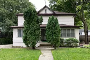 415 Dean St, Woodstock, IL 60098 - Photo 1