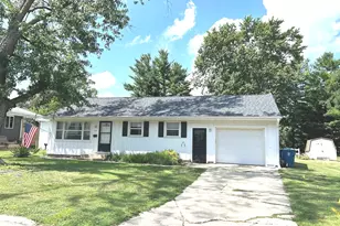 1104 Oak Ct, Mendota, IL 61342 - Photo 1