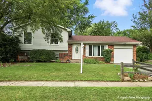 1066 Partridge Ln, Lake Zurich, IL 60047 - Photo 1