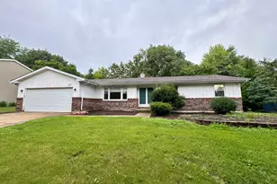 437 W Hillcrest Dr, Dekalb, IL 60115 - Photo 1