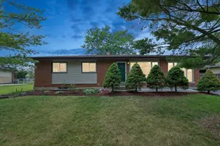 320 Pleasant St, Hoffman Estates, IL 60169 - Photo 1