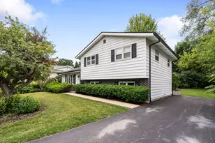 2301 Rolling Ridge Ln, Lindenhurst, IL 60046 - Photo 1