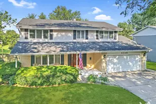 9S115 Nantucket Dr, Darien, IL 60561 - Photo 1