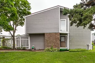 400 Harmony Dr, Wheeling, IL 60090 - Photo 1