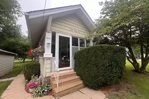 824 E Adams St, Clifton, IL 61727 - Photo 1