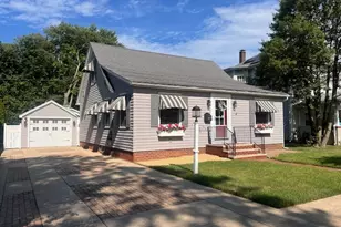 517 N Mulberry St, Clifton, IL 61727 - Photo 1