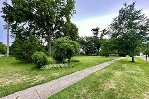 107 E Center St, Mount Morris, IL 61054 - Photo 1