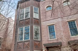 3019 W Cornelia Ave, Chicago, IL 60618 - Photo 1