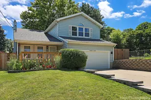 39 N Lake Ave, Fox Lake, IL 60020 - Photo 1