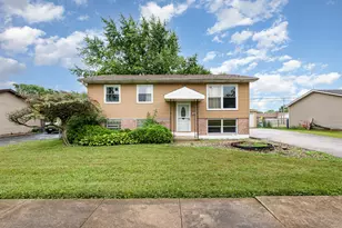 3711 Wellington Dr, Hazel Crest, IL 60429 - Photo 1