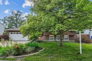 1516 Pembroke Ln, Wheaton, IL 60189 - Photo 1