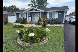 17W287 Stillwell Rd, Oakbrook Terrace, IL 60181 - Photo 1