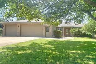 210 Mary Senica Ct, Lasalle, IL 61301 - Photo 1