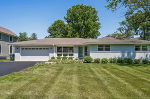 711 Bryant Ave, Barrington, IL 60010 - Photo 1