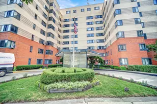 5056 N Marine Dr, Chicago, IL 60640 - Photo 1