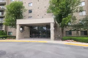 6340 Americana Dr, Willowbrook, IL 60527 - Photo 1